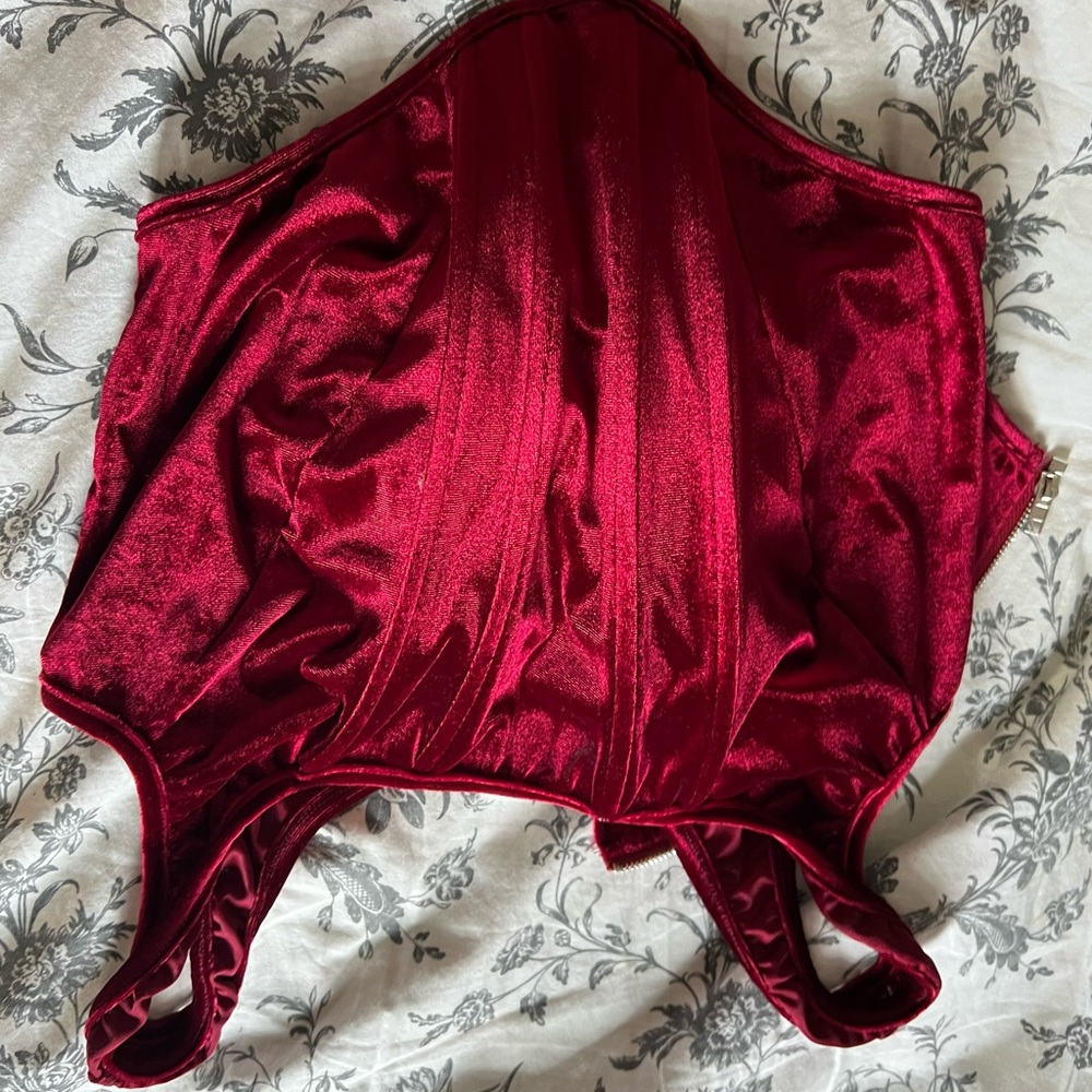 Clothes - Picture 2 of 16
